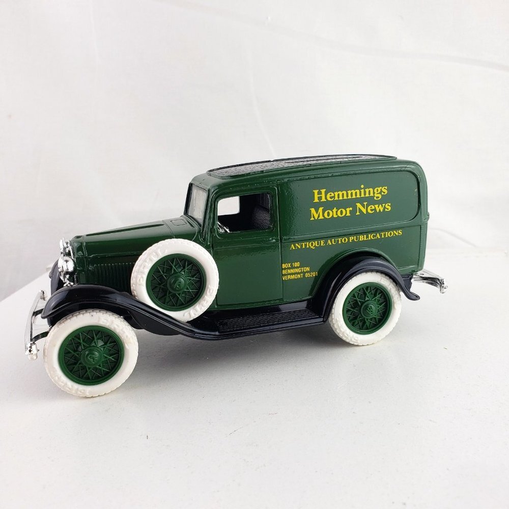 Ertl 1932 Hemmings Panel Delivery Bank Locking Bank with Key Die-Cast Metal NWT